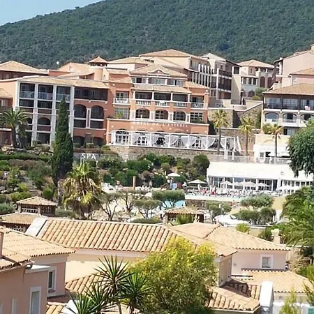 à Cap Estérel Village Pierre Et *