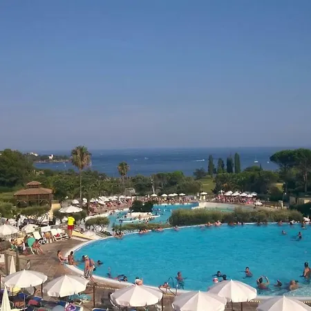 A Cap Esterel Village Pierre Et Piscines Et Parking Inclus * Saint-Raphaël