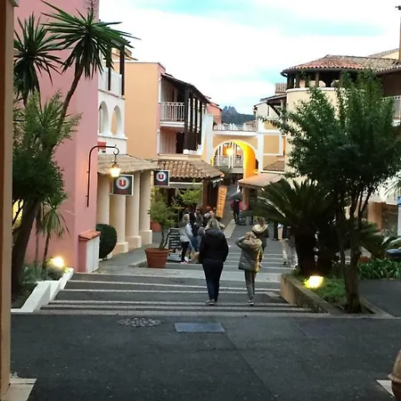 Appartement à Cap Estérel Agay- Village Pierre Et Quartier Belvédère Piscines Et Parking Inclus Saint-Raphaël