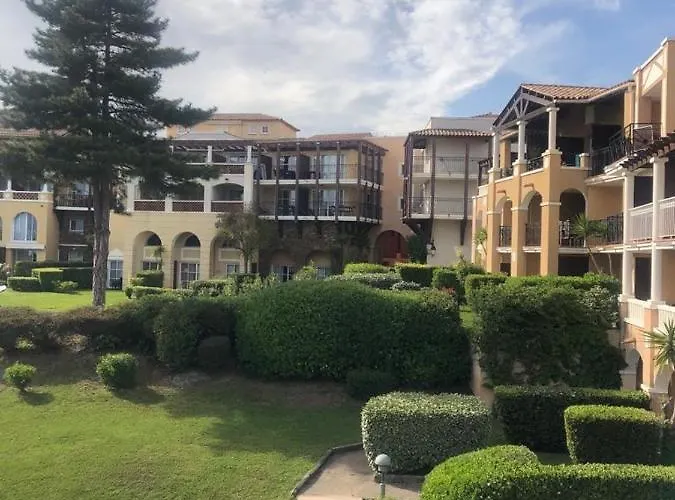 A Cap Esterel Village Pierre Et Quartier Belvedere Piscines Et Parking Inclus