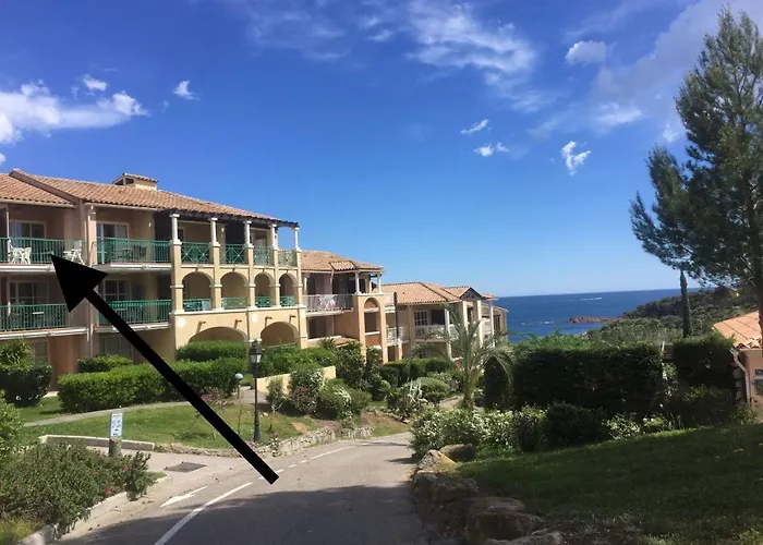 A Cap Esterel Village Pierre Et Quartier Belvedere Piscines Et Parking Inclus *