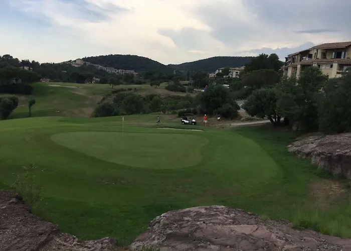 A Cap Esterel Village Pierre Et Quartier Belvedere Piscines Et Parking Inclus *