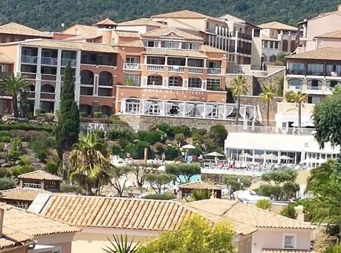 A Cap Esterel Village Pierre Et Quartier Belvedere Piscines Et Parking Inclus *