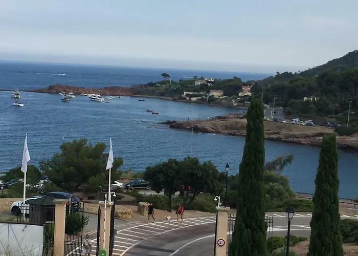 à Cap Estérel Village Pierre Et Quartier Belvédère Piscines Et Parking Inclus * Saint-Raphaël