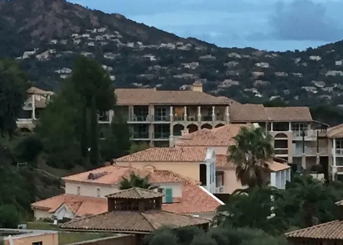 à Cap Estérel Village Pierre Et Quartier Belvédère Piscines Et Parking Inclus Saint-Raphaël